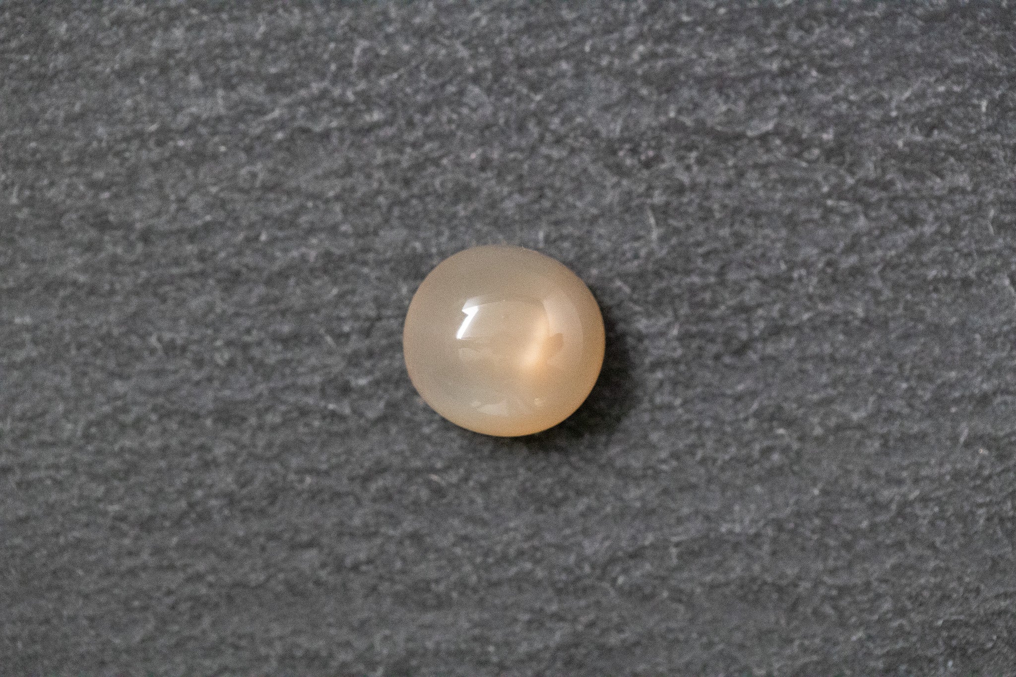 Mondstein, rund, cabochon, beige