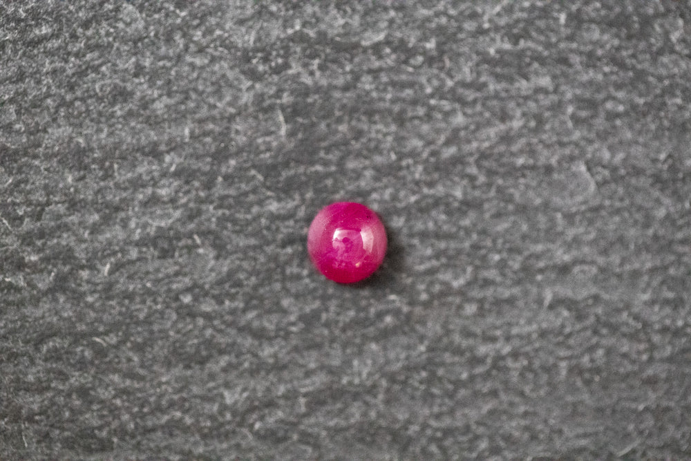 Rubin, rund, cabochon