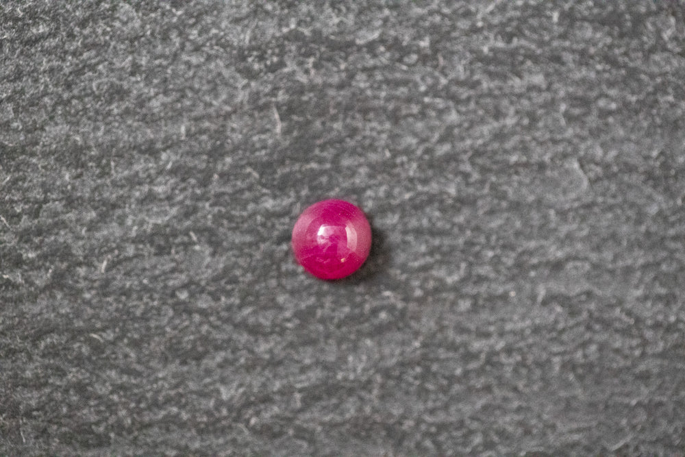 Rubin, rund, cabochon