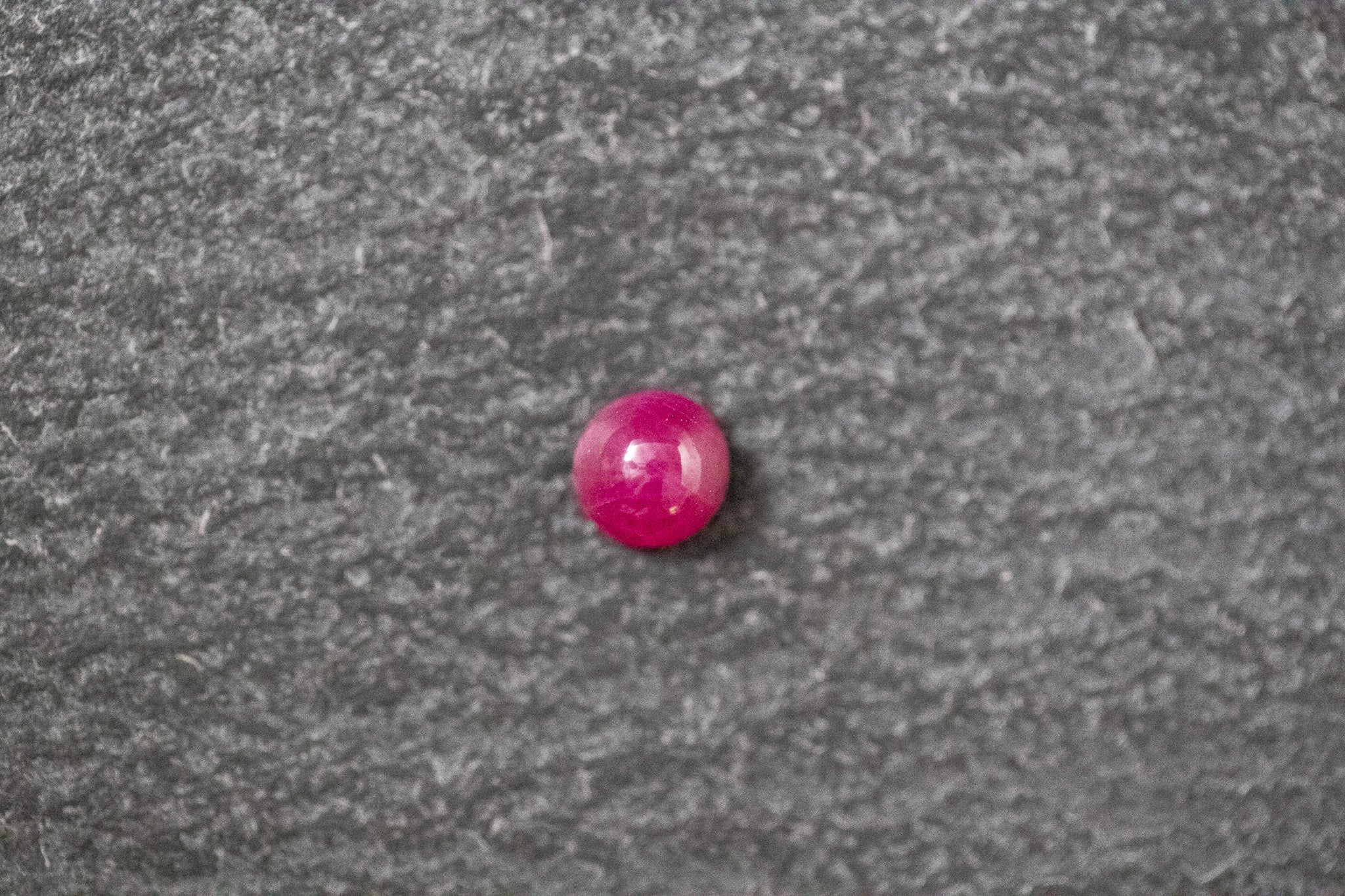 Rubin, rund, cabochon