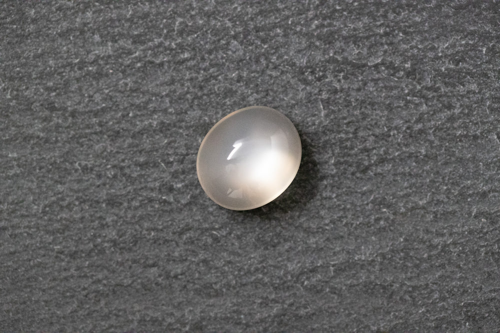 Mondstein, oval, cabochon, grau