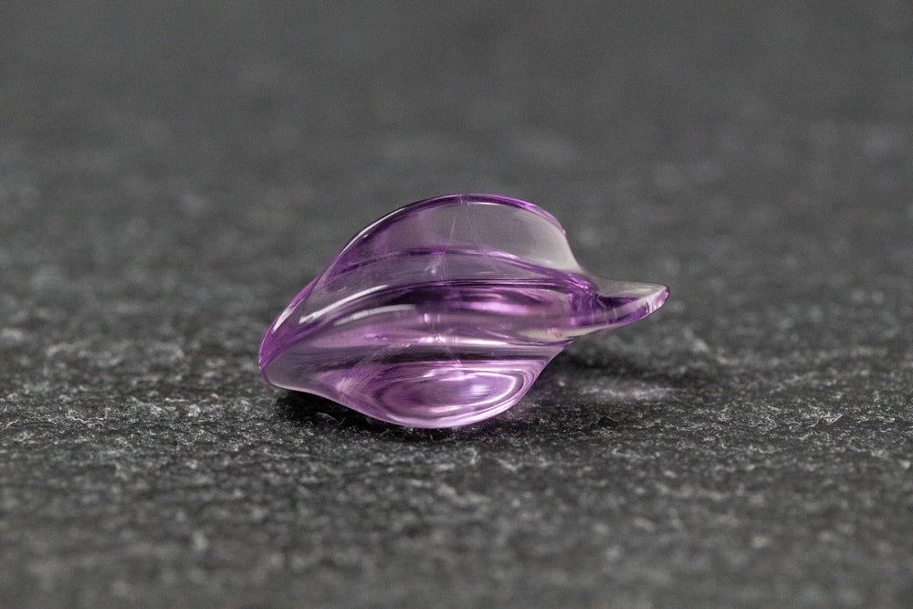 Amethyst, fantasieform, graviert
