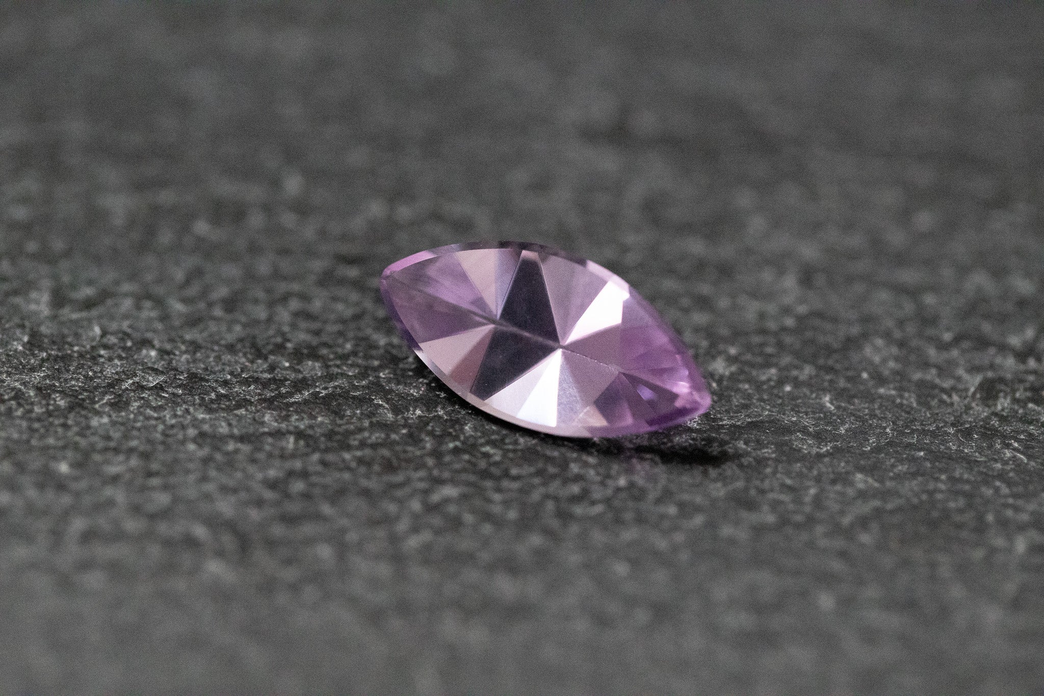Amethyst, Navette, Spiegelschliff, violette