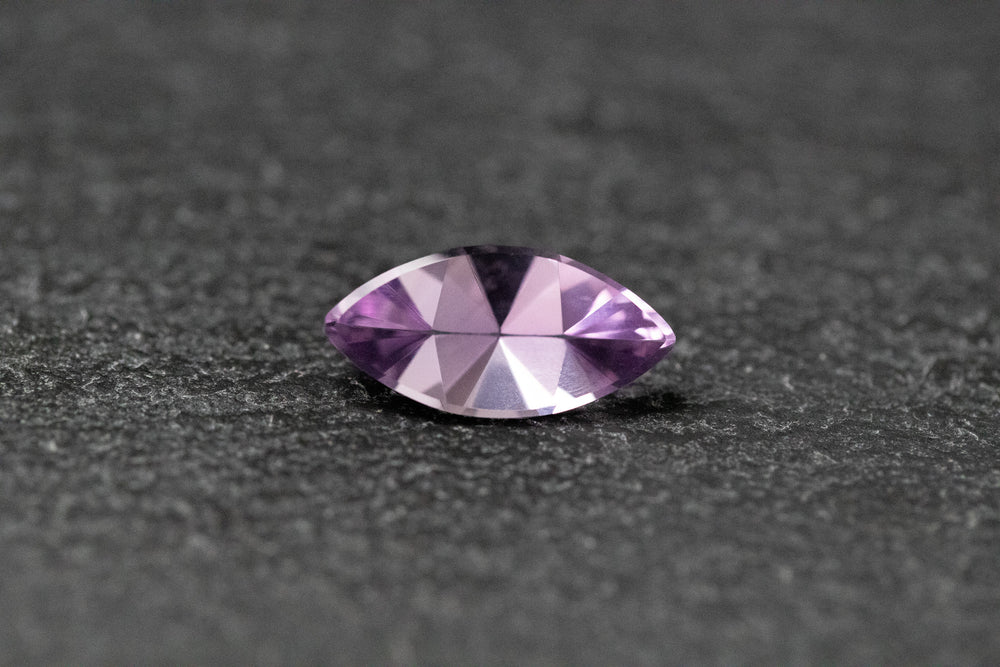 Amethyst, Navette, Spiegelschliff, violette 