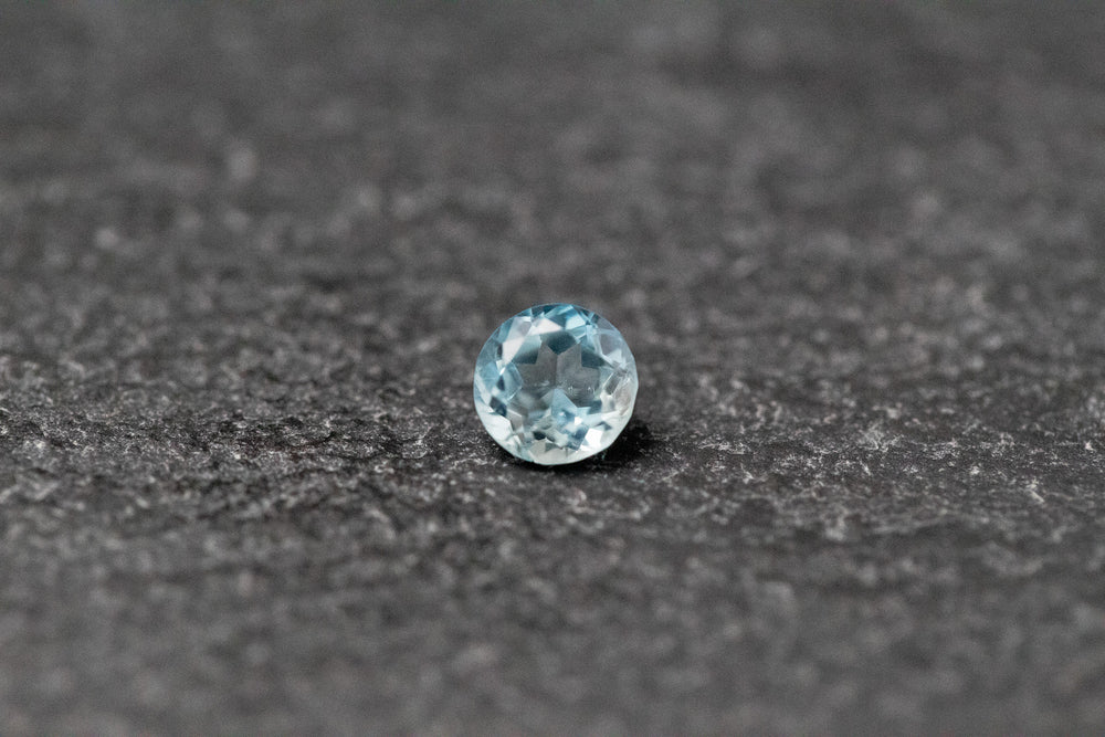Aquamarin, rund, facettiert, hellblau