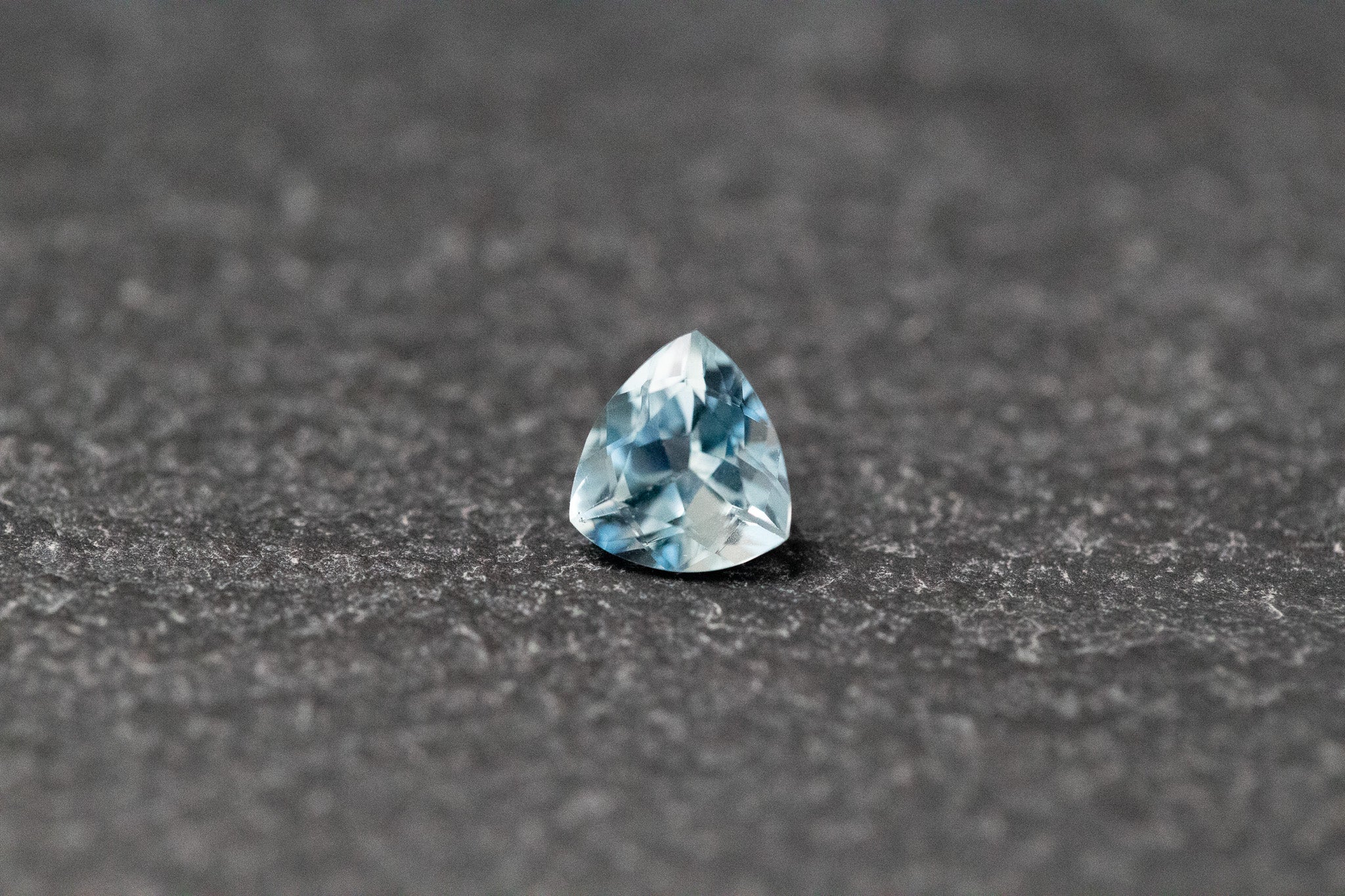 Aquamarin, Trillion, facettiert, hellblau