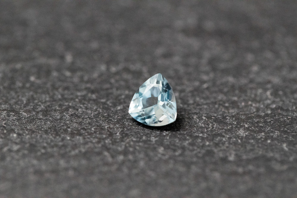 Aquamarin, Trillion, facettiert, hellblau