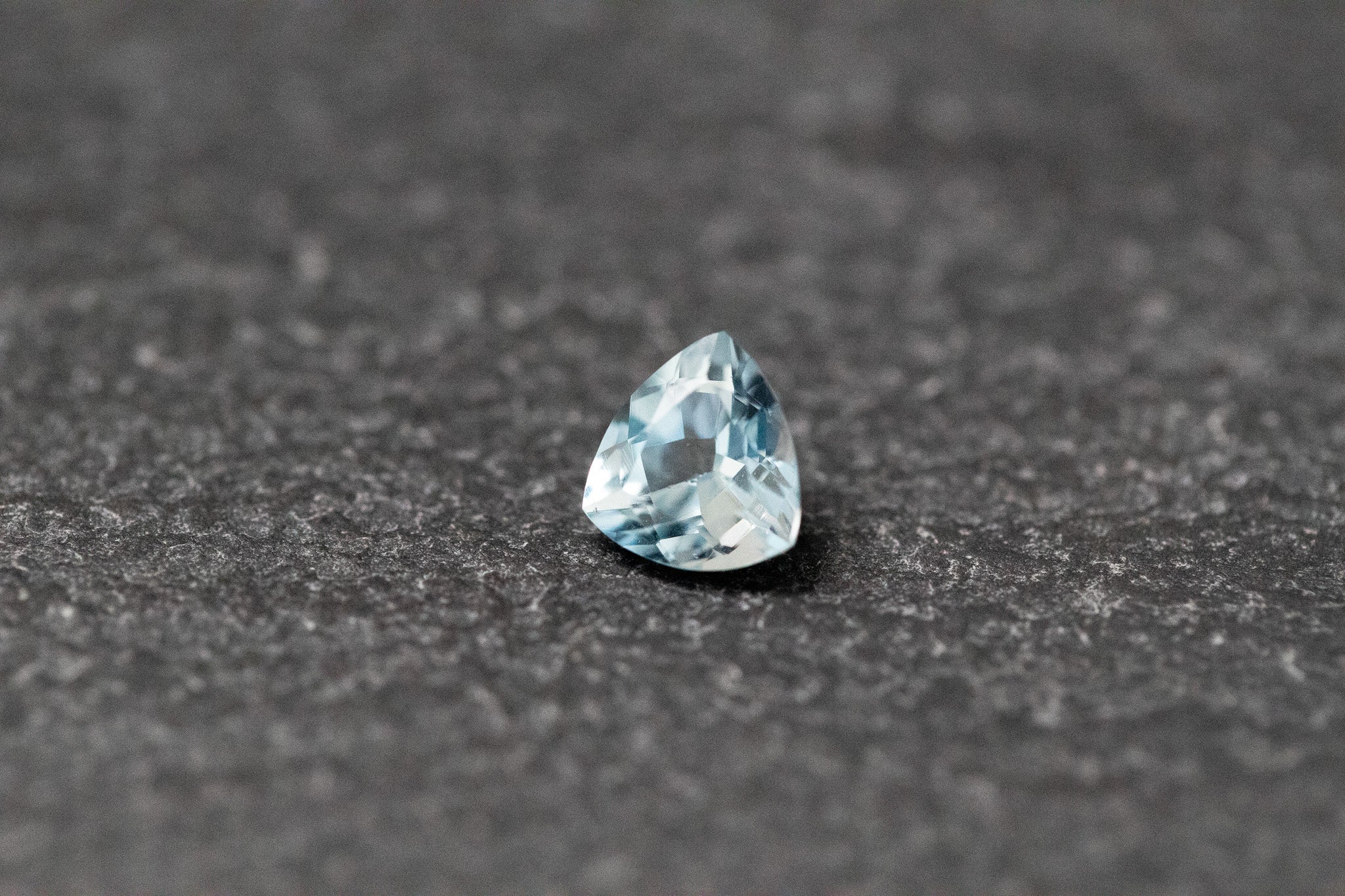 Aquamarin, Trillion, facettiert, hellblau