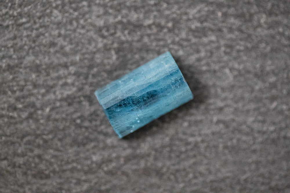 Aquamarin in Fantasieform, blau