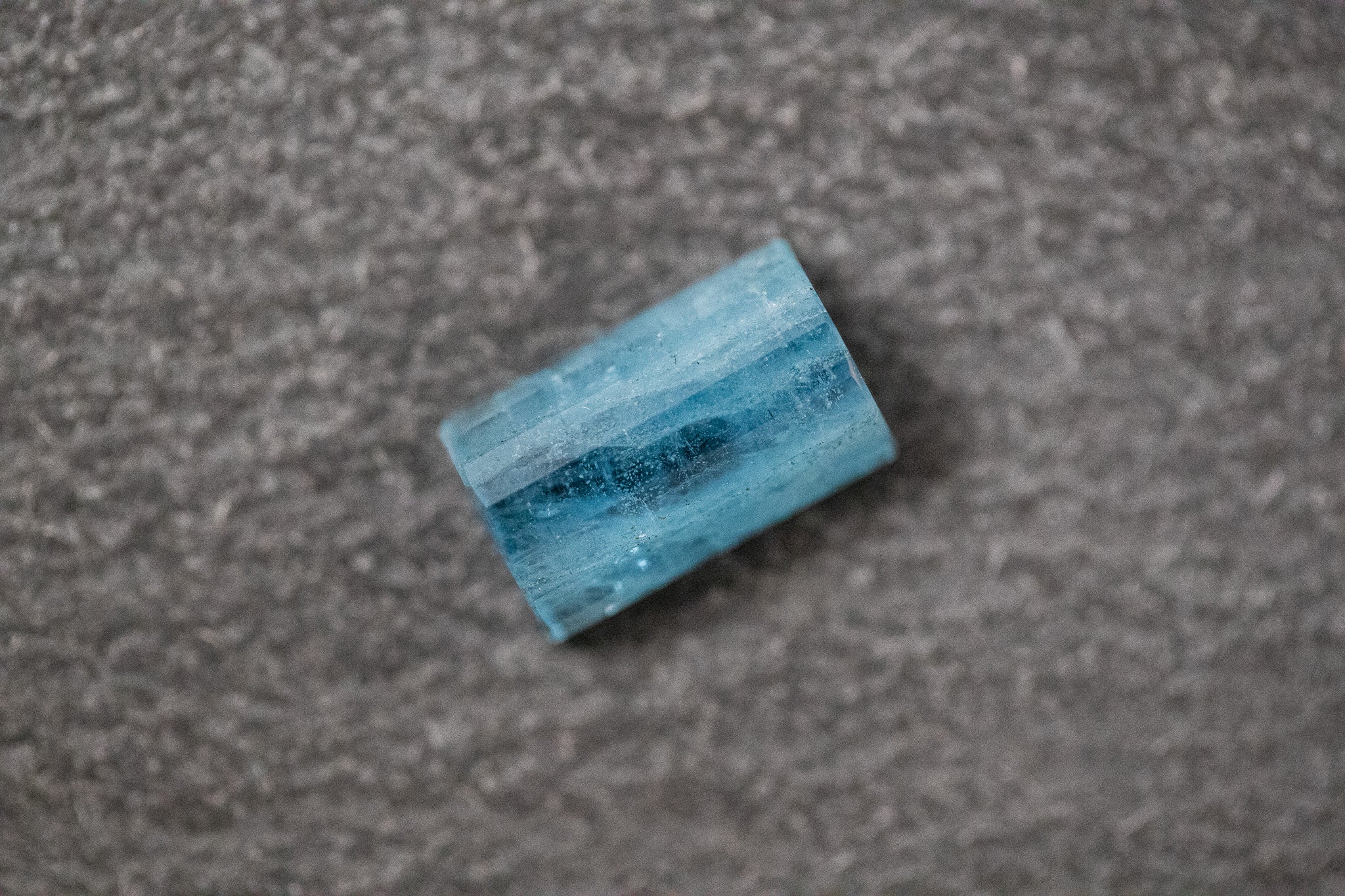 Aquamarin in Fantasieform, blau