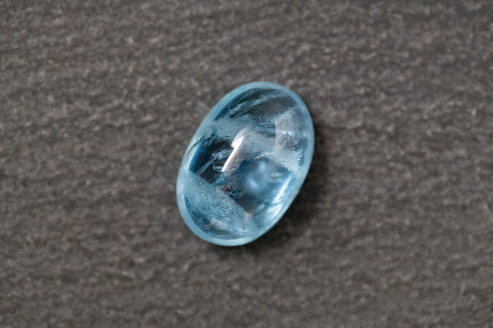 Aquamarin, oval, cabochon