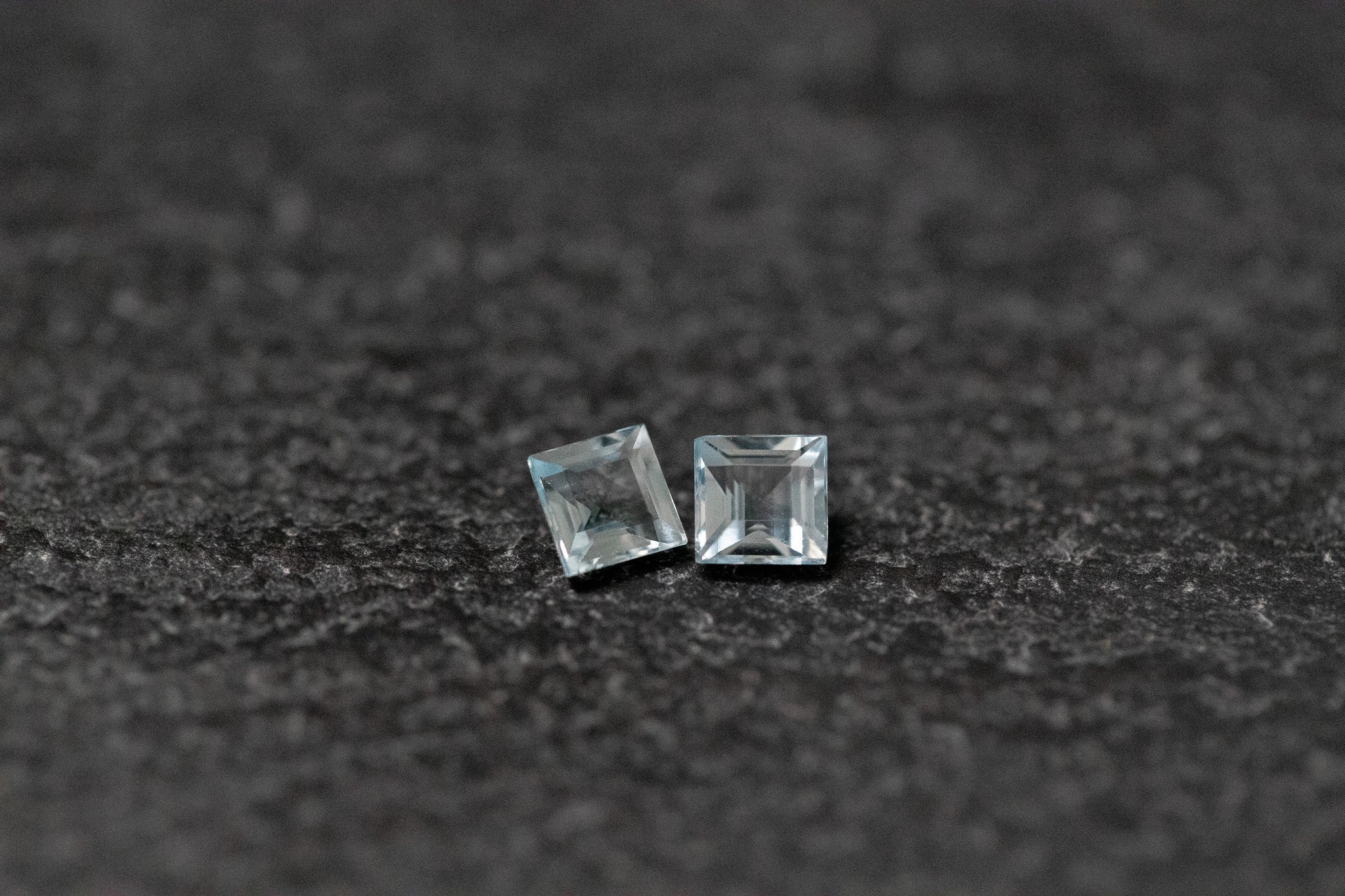 Aquamarin, carré, facettiert, hellblau