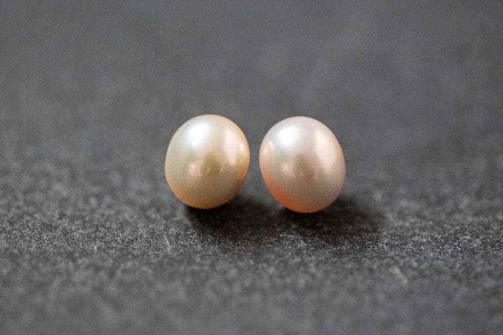 1 Paar ovale, apricot Frischwasserperlen mit glatter Oberfläche