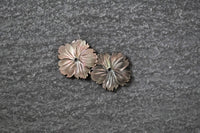 Paar Perlmutt Blumen, graviert