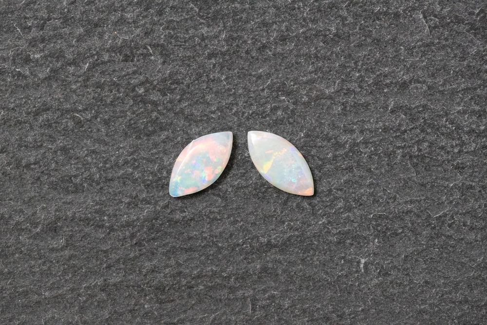 Weissopal Paar, Navettenförmig, blau, grün, rot