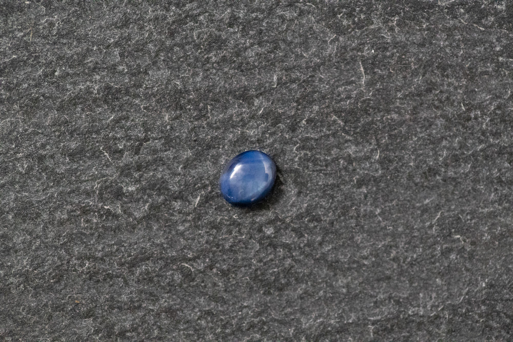 Sternsaphir oval, cabochon, blau