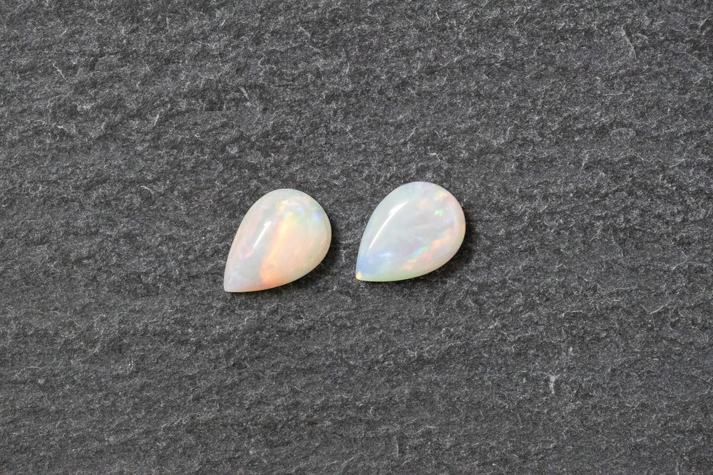 Weissopal Paar, Tropfen, blau, grün, rot