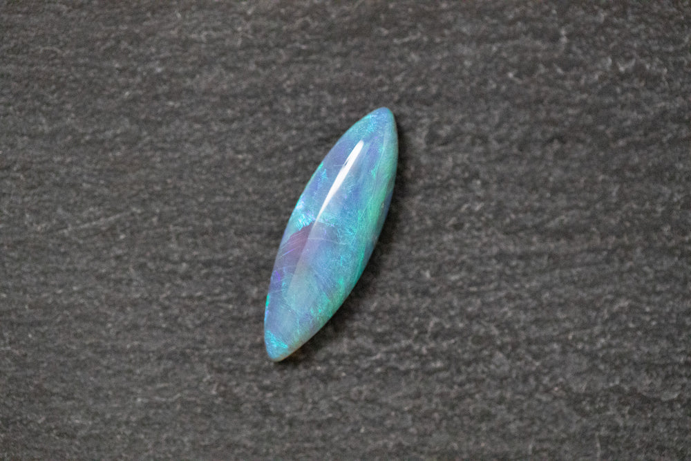 Schwarzopal in Navetten form