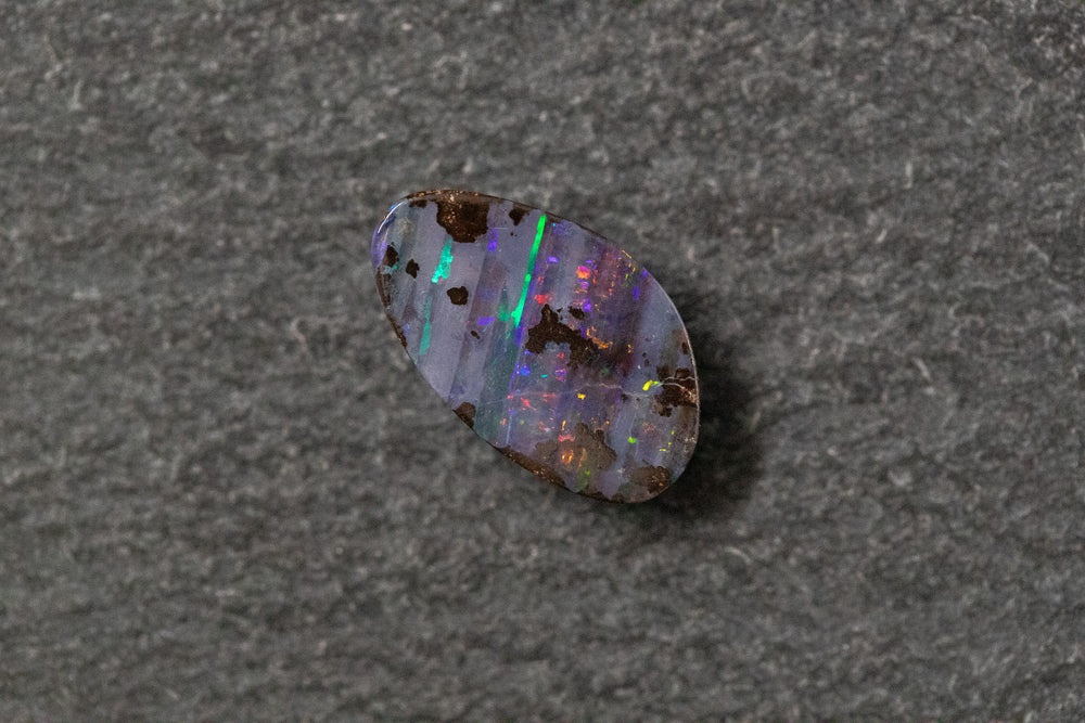 Boulderopal, fantasieform, blau, grün, rot