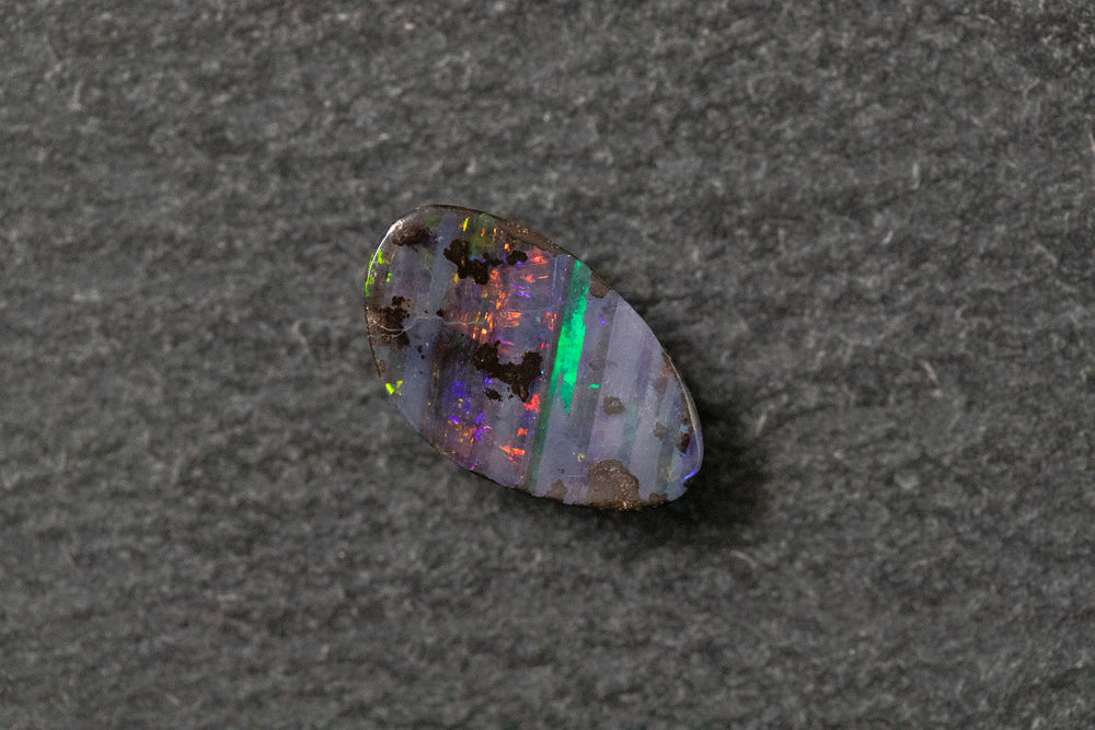 Boulderopal, Fantasieform, blau, grün, rot