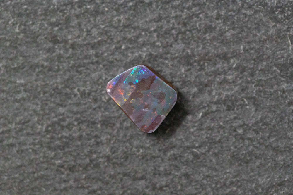 Boulderopal, Fantasieform, rot, blau, grün