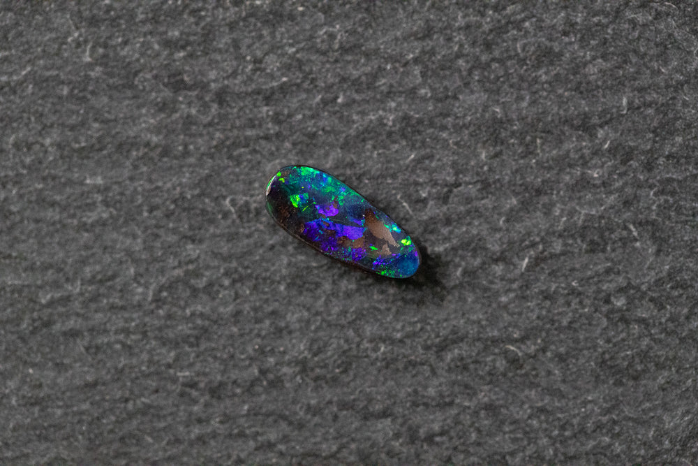 Schwarzopal, Fantasieform, blau, grün