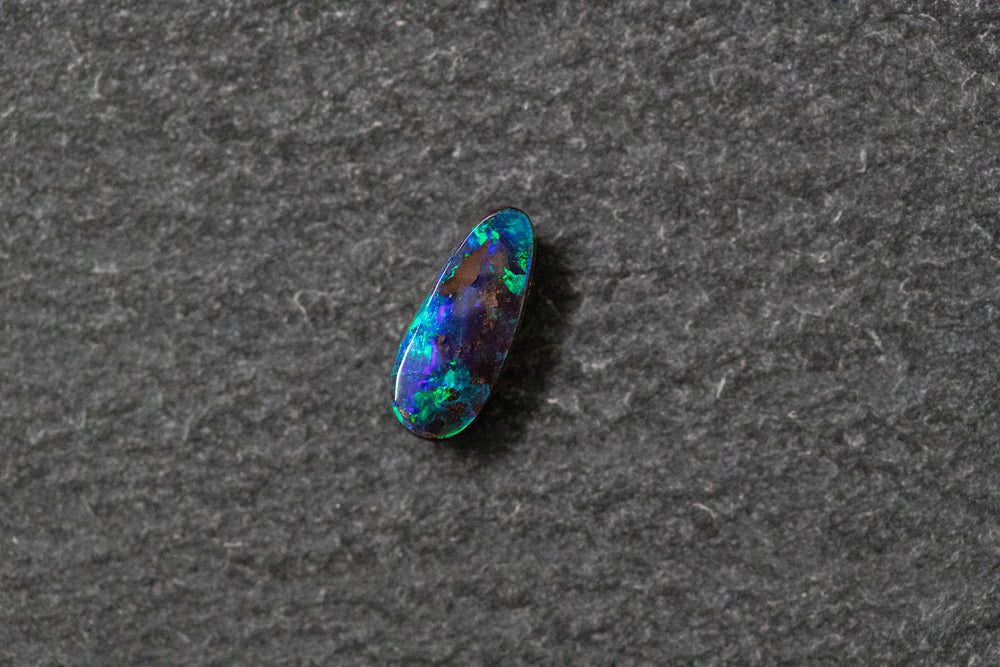 Schwarzopal, Fantasieform, blau, grün