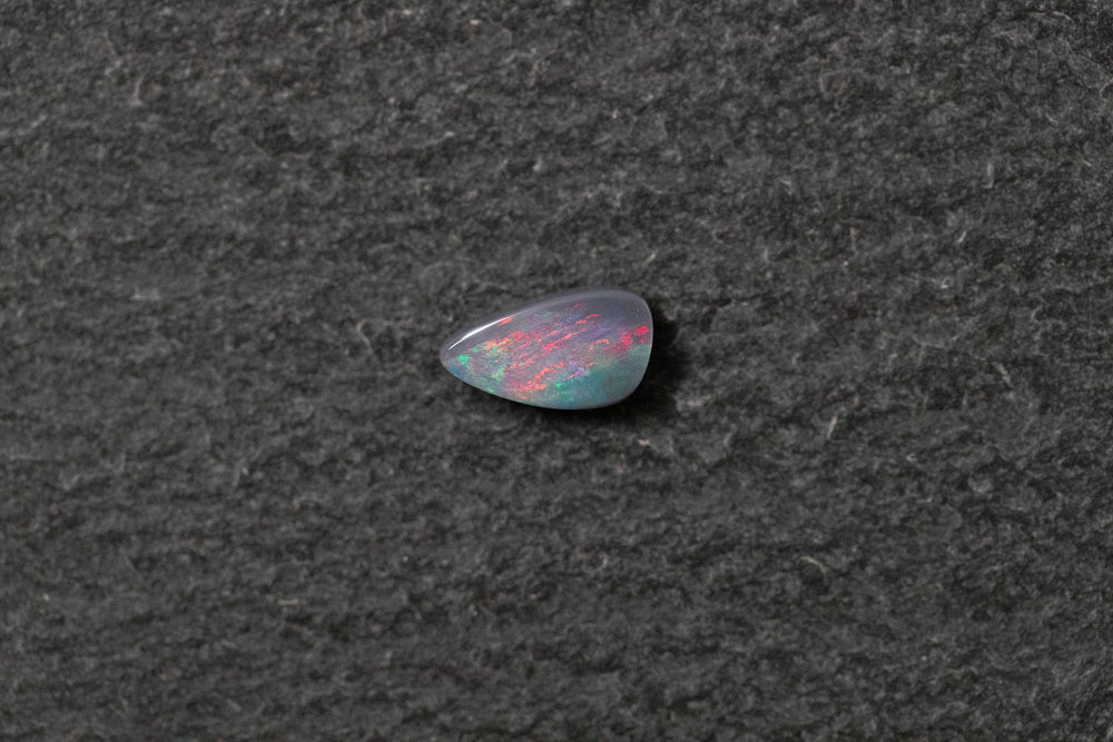 Opaldoublette, Fantasieform, rot, grün, blau