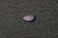 Opaldoublette, Fantasieform, rot, grün, blau