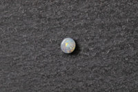 Opaldoublette, rund, grün, blau, rot