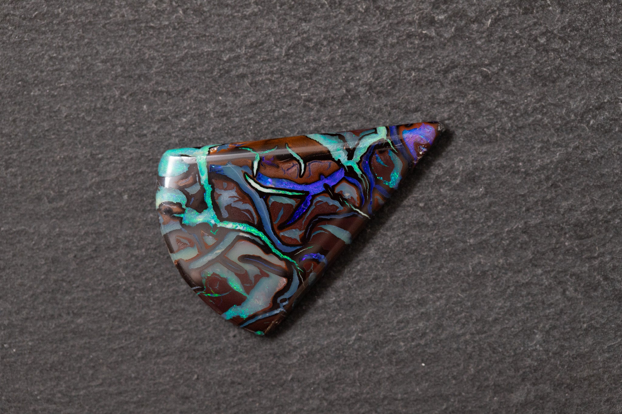 Boulderopal, Dreieck, türkis, blau,violette