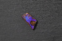 Boulderopal, fantasieform, violette