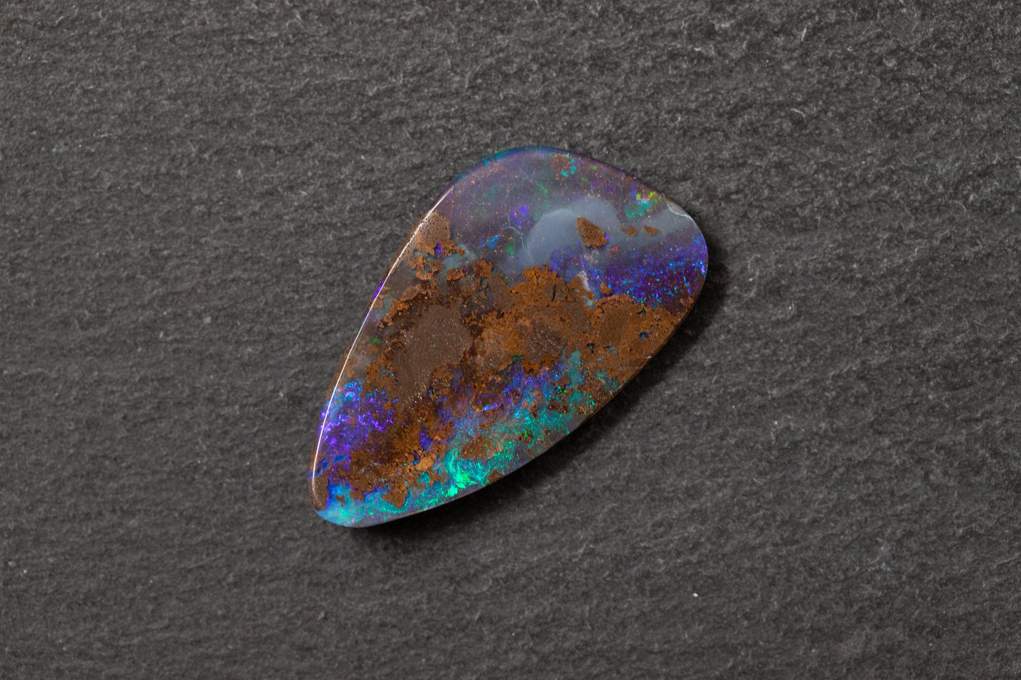 Boulderopal, Fantasieform, violette, blau