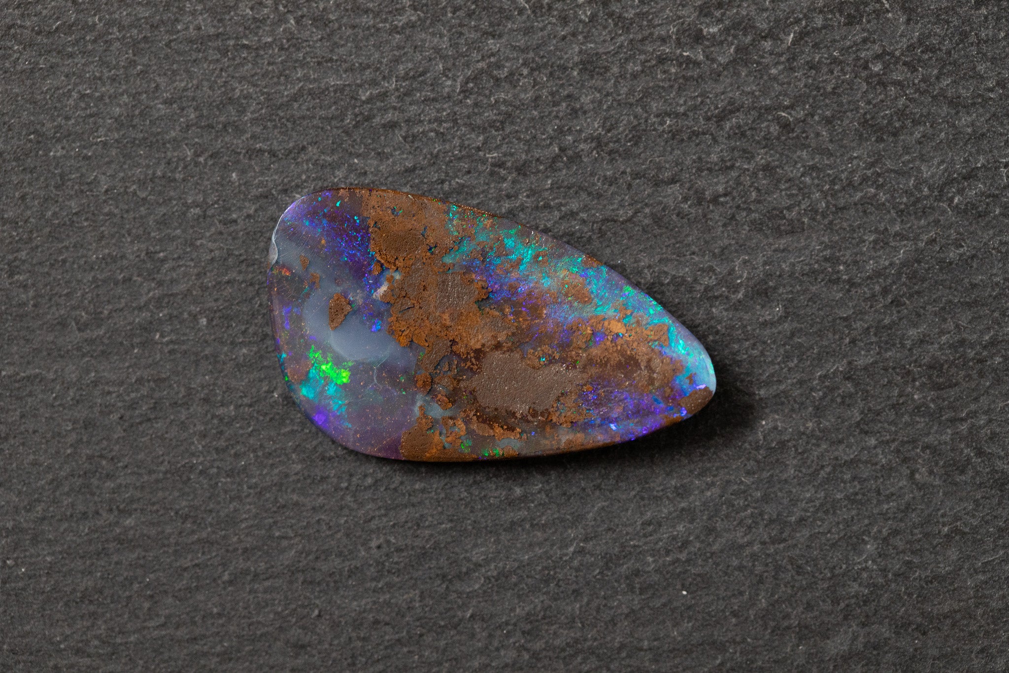 Boulderopal, Fantasieform, violette, blau