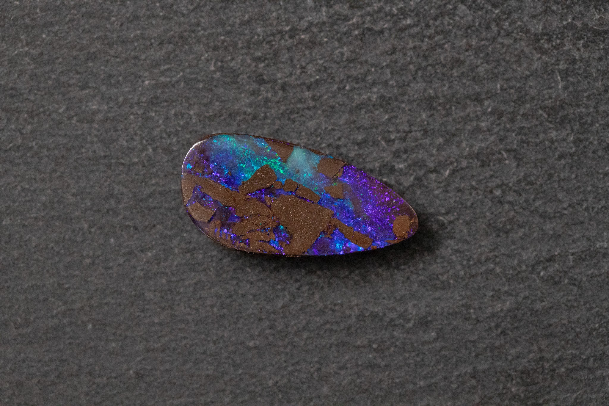 Boulderopal, Fantasieform, blau, violette