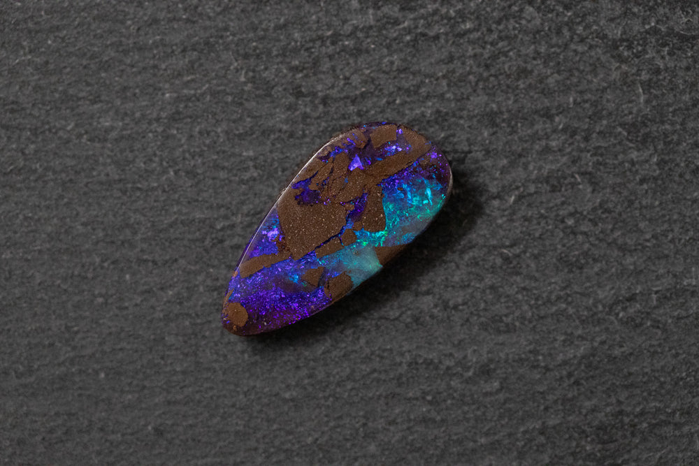 Boulderopal, fantasieform, blau, violette