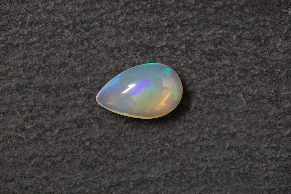 Weissopal, Tropfen, blau, grün