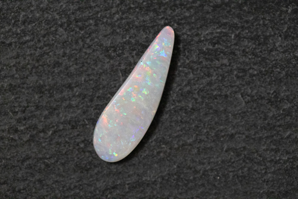 Weissopal,Fantasieform, blau, grün, rot