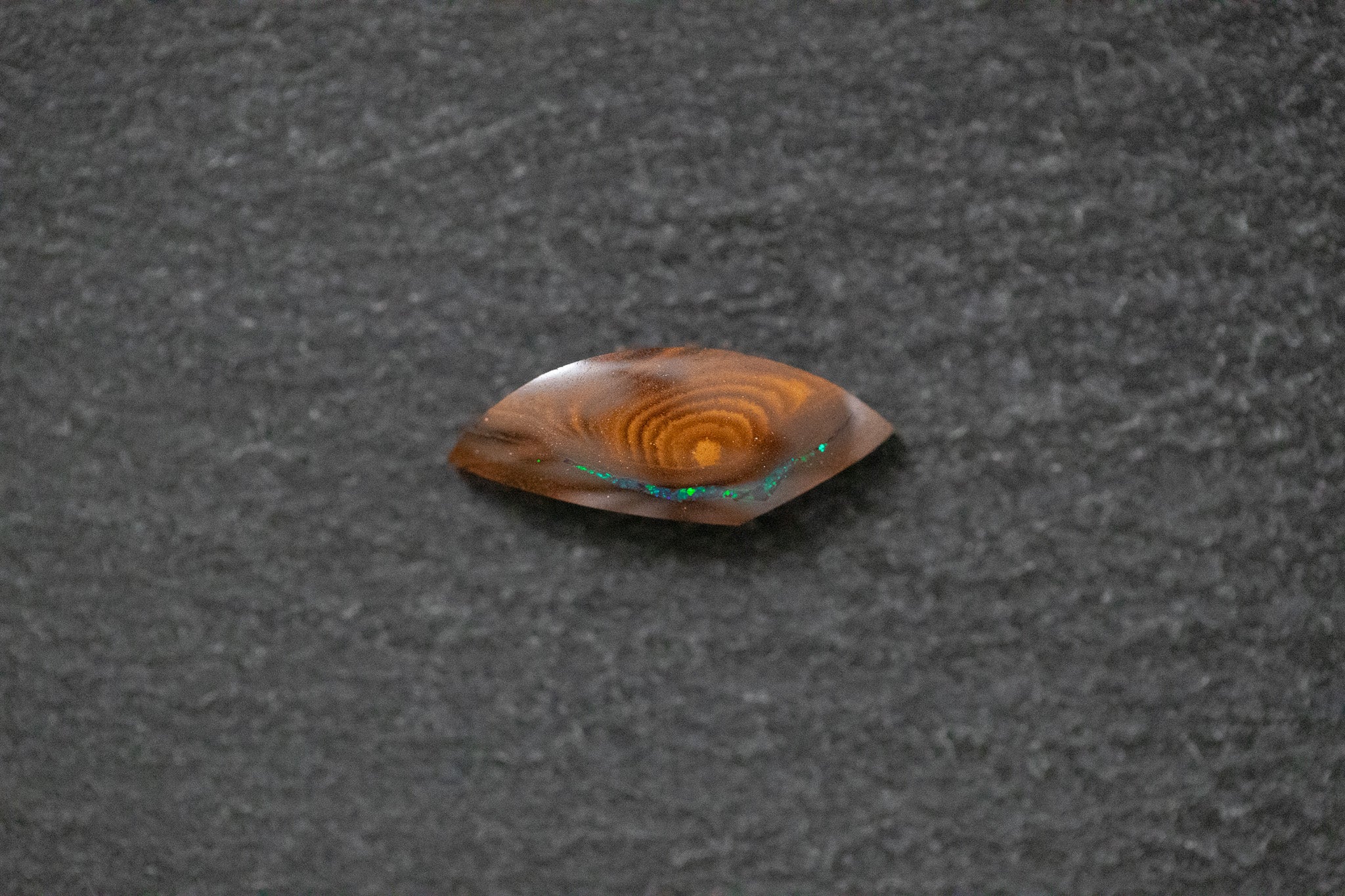 Holzopal in Fantasieform