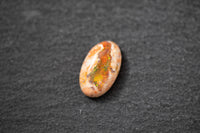 Ovaler Feueropal Cabochon – glatter Edelstein mit feurigem Orange und sanfter, polierter Oberfläche