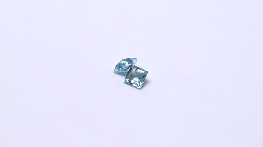 Aquamarin, Carré, facettiert, hellblau