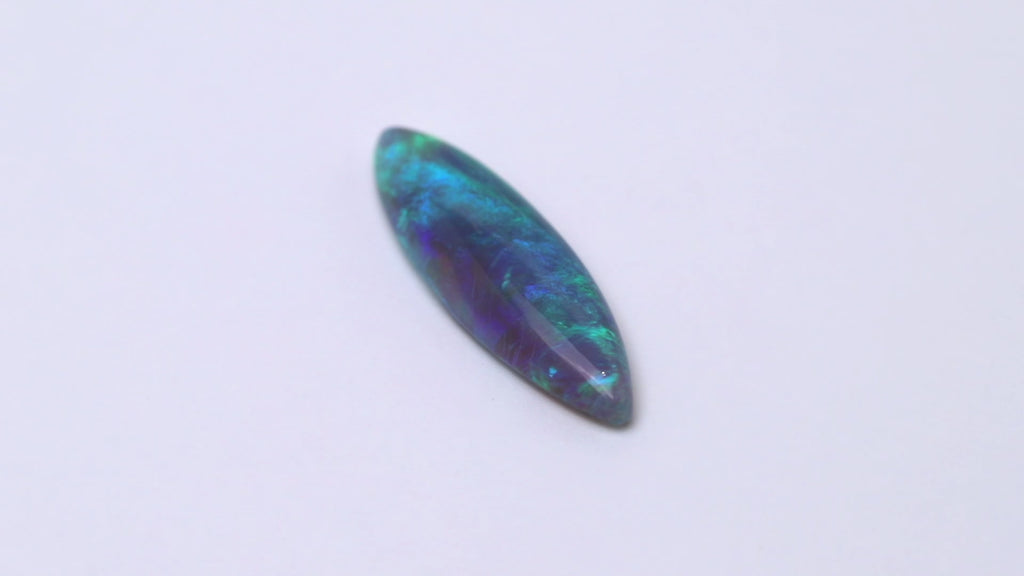 Schwarzopal in Navetten form