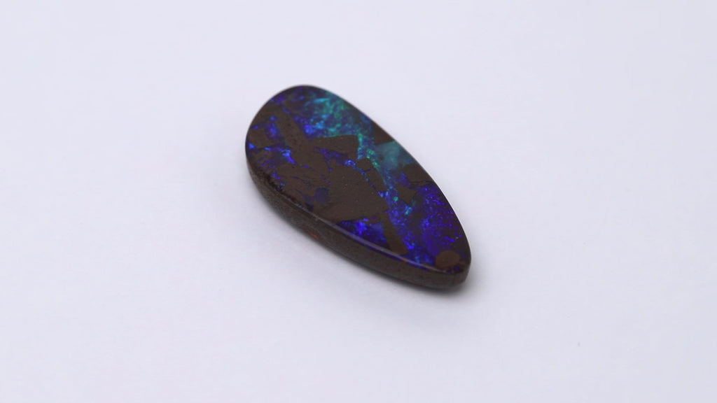 Boulderopal, fantasieform, blau, violette